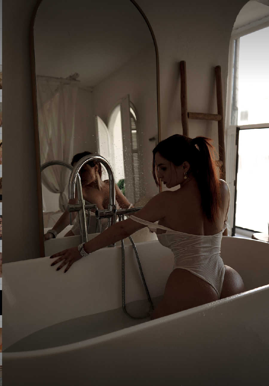 A playful frame from Miranda Faith nude — online in Quetta